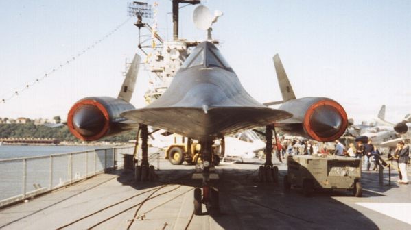 An airplane: Lockheed SR.71 Blackbird taken during NY, 08-10-2000