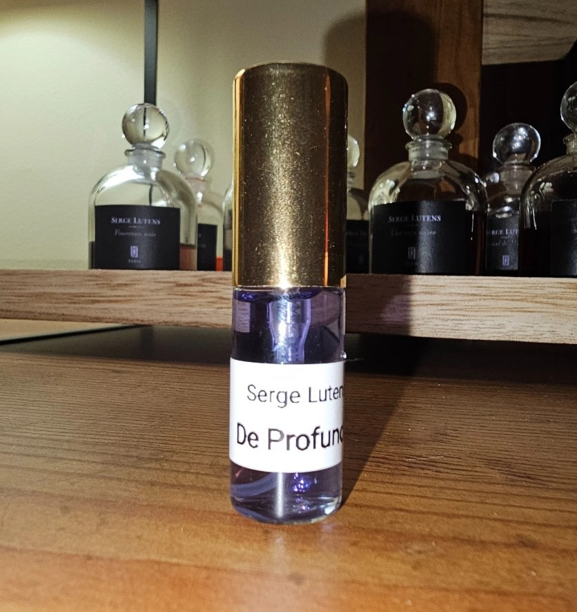 Serge Lutens De Profundis Serge Lutens perfume 0.16 oz / 5ml Decant image 1