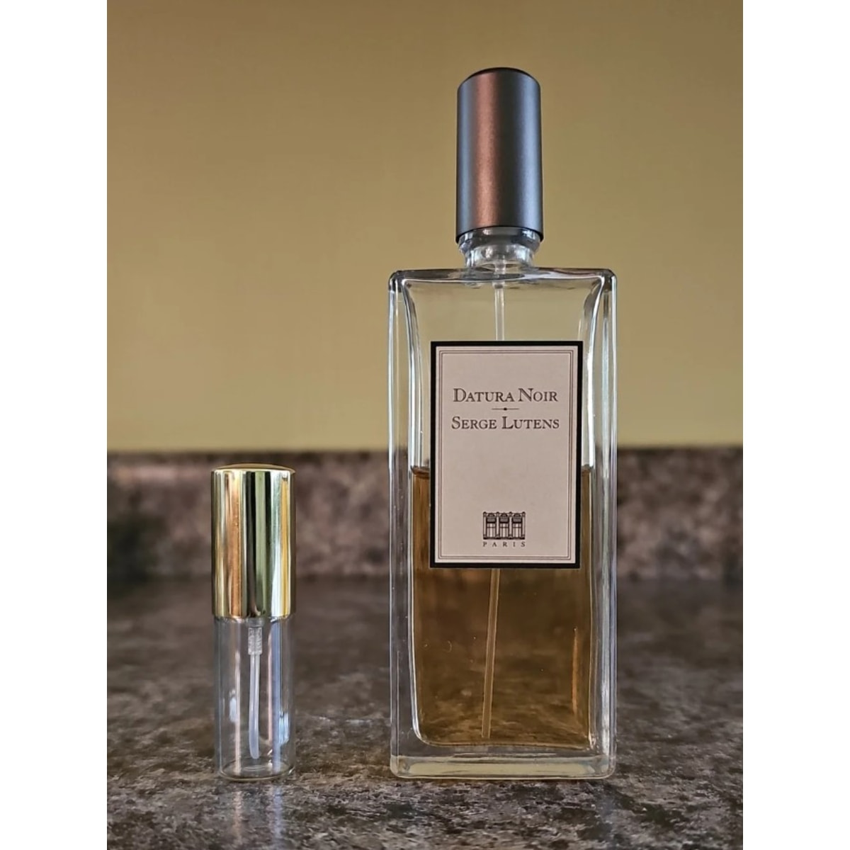 Serge Lutens Datura Noir 0.16 oz / 5ml Decant image 1