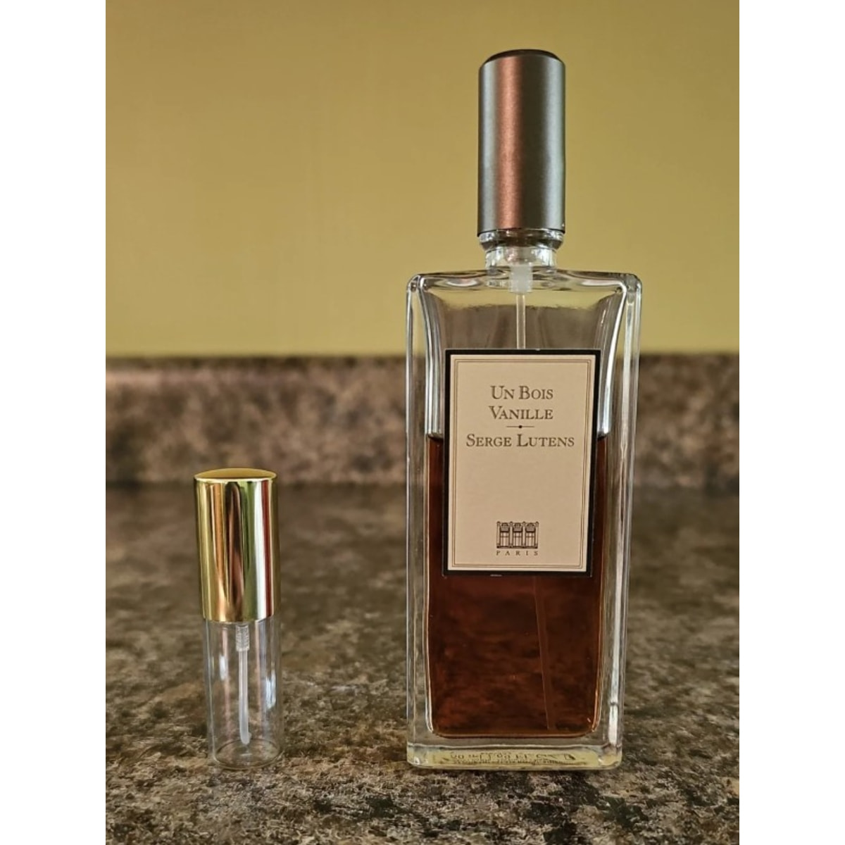 Serge Lutens Un Bois Vanille 0.16 oz / 5ml Decant image 1
