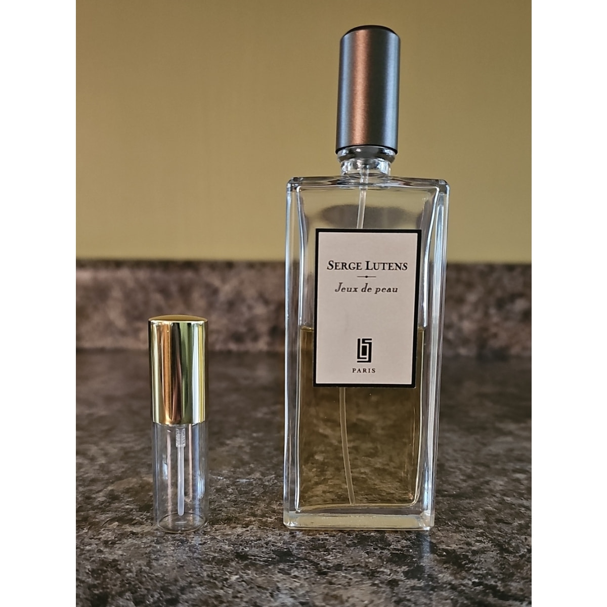 Serge Lutens Jeux de Peau 0.16 oz / 5ml Decant image 1