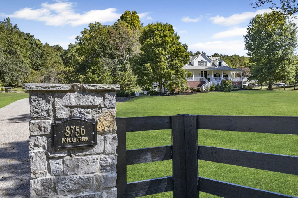 8756 Poplar Creek Rd | My Showcase Listings