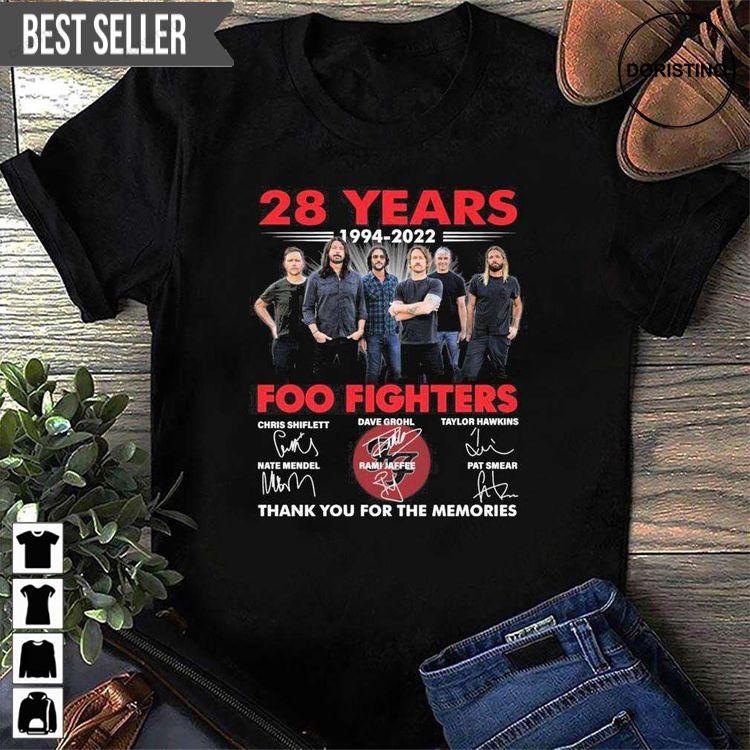 Foo Fighters 28 Years 1994-2022 Signatures Thank You For The Memories Doristino Sweatshirt Long Sleeve Hoodie