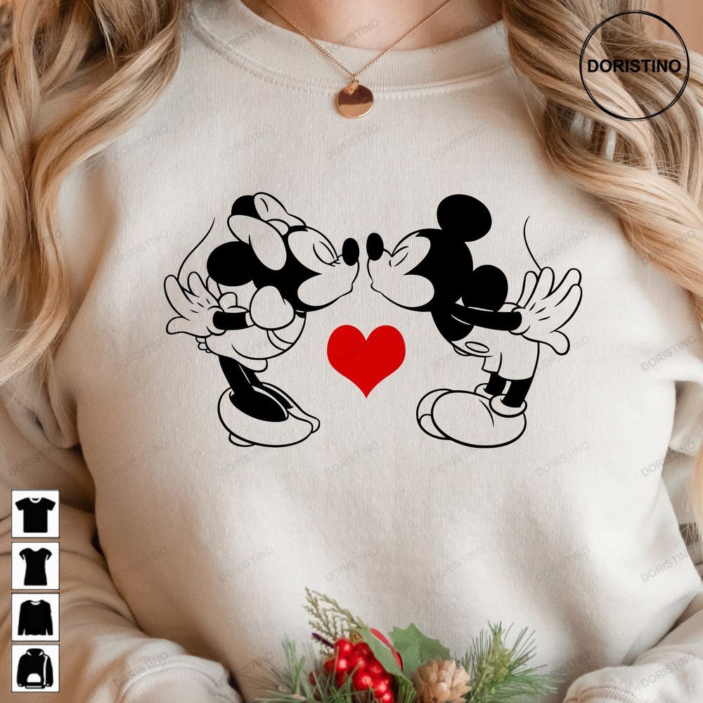 Minnie Mickey Kissing Disney And Awesome Shirts