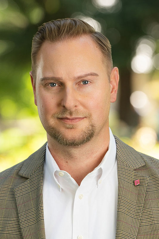 business-headshot-man-plaid-blazer-outdoor-2 Professional Headshots Bay Area | TTB Studio