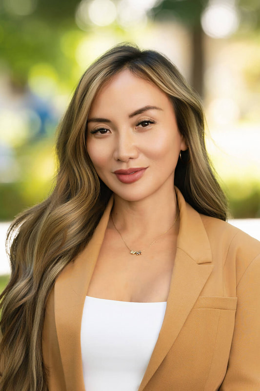 outdoor-headshot-woman-camel-blazer-natural Corporate Team Headshots Bay Area | TTB Studio - TTB Studio