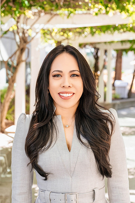 realtor-headshot-woman-outdoor-natural-light Corporate Team Headshots Bay Area | TTB Studio - TTB Studio