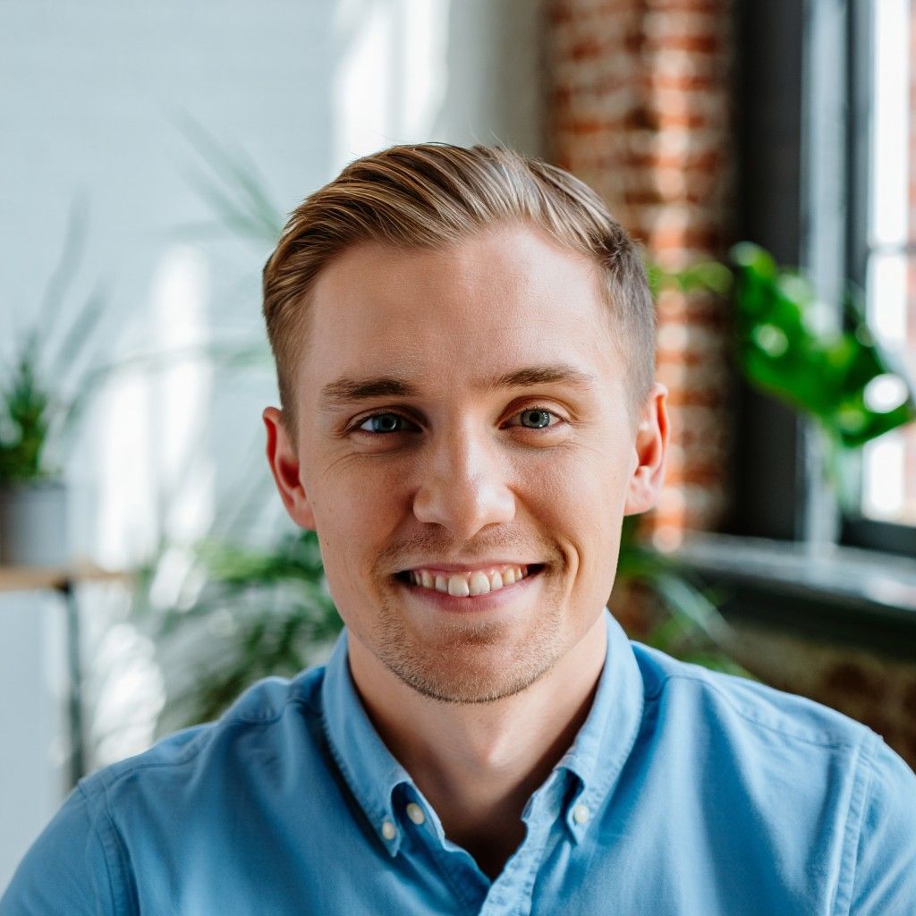 Anders Müller, online coding tutor advising students in Columbia, SC