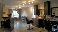 Julian.Marc.Salon