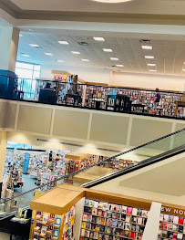 River Oaks Shopping Center