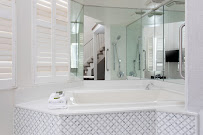 Monte Carlo Inns - Toronto West Suites