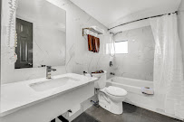 Monte Carlo Inn - Vaughan Suites