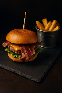 April's - Restaurant & Bar
