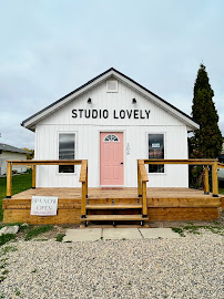 Studio Lovely Lake Spa & Salon