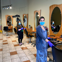 Tres Xhic Salon & Spa