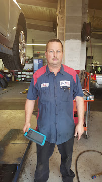 G & J Auto Center