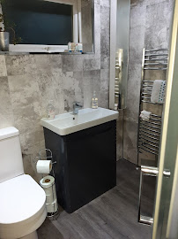 Birmingham Bathroom Warehouse (Bathroom, Kitchen and Bedroom Showrooms)