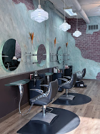 Roslin's on Fifth Salon
