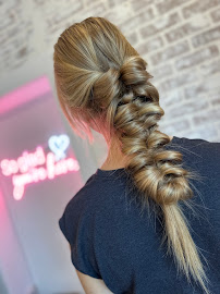 BRUSH -Blonding & Blowouts