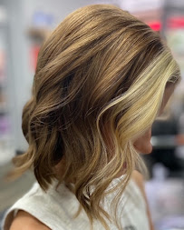 Re Salon & Spa