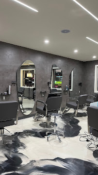 izzi salon