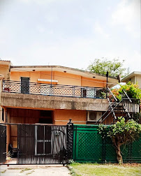 House of Salons - F10 (Men’s & Women’s Hair & Beauty Salon)