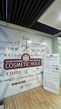 Cosmetic Holic . pk