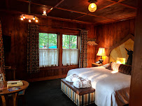 FLIGHTS WINE BAR & RESTAURANT