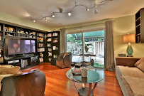 Home Town Construction Ltd 宏通装修