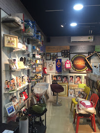 GIFTZZ and FRAMEZZ