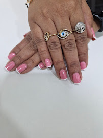 Gloss Unisex Salon