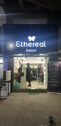 Gloss Unisex Salon