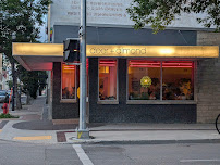 X-Cues' Cafe & Lounge
