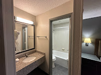 Days Inn & Suites by Wyndham Northwest Indianapolis