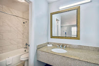 Rodeway Inn & Suites