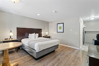 Super 8 by Wyndham Sturbridge