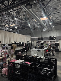 Shop Israella