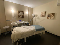 Hand & Stone Massage and Facial Spa - Pickering