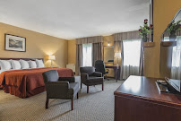 Jolly Roger Inn & Resort