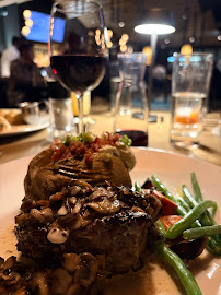 Perla Oyster Bar & Grill