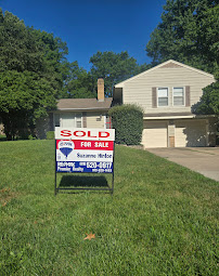 Suzanne Hinton, Real Estate Agent