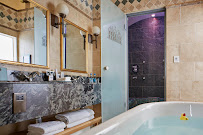 Upper Deck Bar & Restaurant