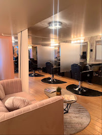 Sitting Pretty Salon
