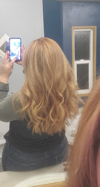 Savannah Holland, Hair Artist