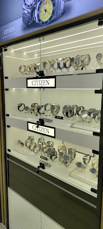 TIMEZONE WATCHES - Buy & Sell Preowned Luxury Watches - Rolex, Hublot