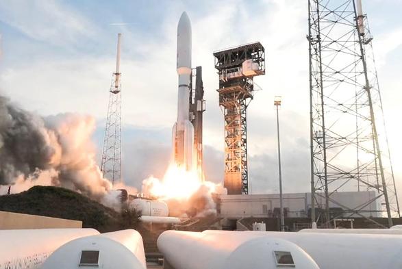 Atlas V rocket launch with Project Kuiper satellites