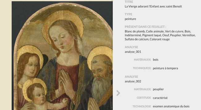 Copie d'écran d'une page de la base de données sur les matériaux de la peinture. A gauche, une photo d'une peinture représentant la Vierge à l'Enfant entourée de saint Benoît et d'un ange. Ils sont coupés à la taille ; ils ont des auréoles dorées et les mains jointes (sauf l'Enfant) ; le fond est d'or. A droite, un onglet ouvert blanc avec des informations en noir (titre, type d'oeuvre, matériaux présents dans l'oeuvre, détails)