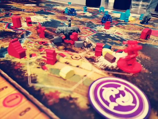 Spielsituation von Scythe in der Mitte des Spieles