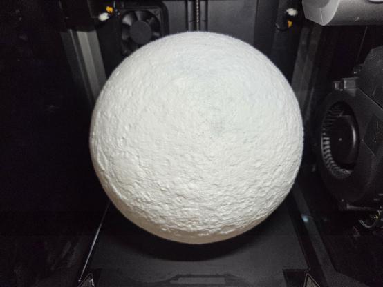 moon lamp on the print bed of my Creality K1