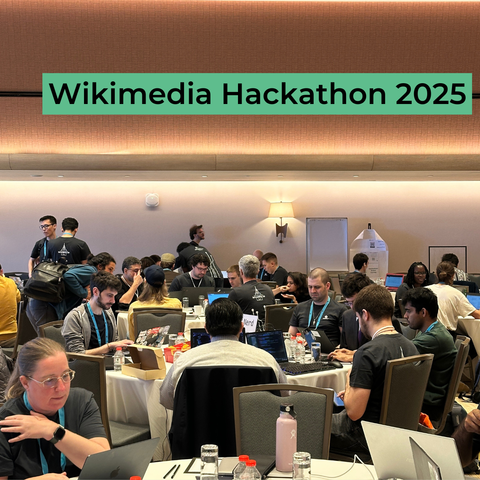Das Bild zeigt viele Menschen an Tischen sitzend. Die meisten Personen sind an Laptops beschäftigt und coden. Das Bild hat den Titel: Wikimedia Hackathon 2025